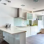 Апартаменти Cozy Townhouse In El Duque