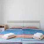 Апартаменти Cozy Townhouse In El Duque