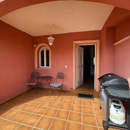 Cozy Townhouse In El Duque * Адехе
