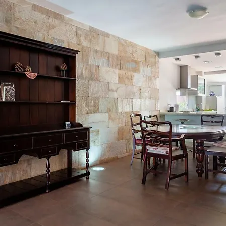 Cozy Townhouse In El Duque Апартаменты