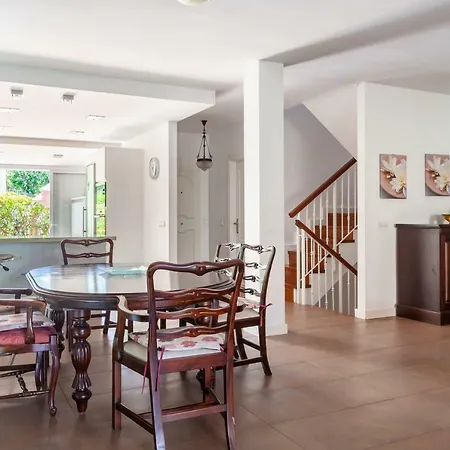 Cozy Townhouse In El Duque Апартаменты *