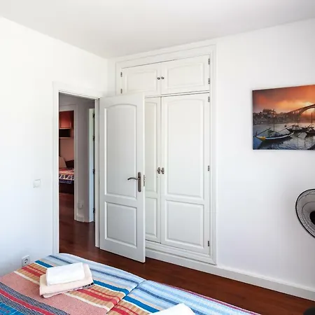 Апартаменты Cozy Townhouse In El Duque *