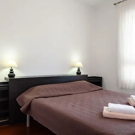 Cozy Townhouse In El Duque Apartmán