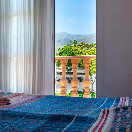 Cozy Townhouse In El Duque Апартаменты *